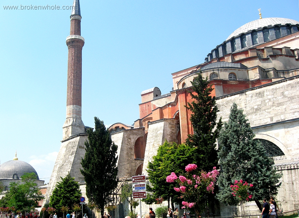 Istanbul the Staggeringly Large Aya Sofia.jpg
